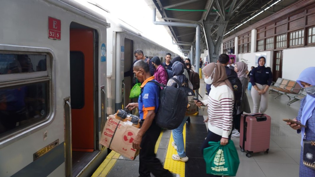 Arus Balik Libur Panjang Kenaikan Isa Almasih, Lebih dari 40 Ribu Penumpang Kereta Api Jarak Jauh Tiba di Jakarta