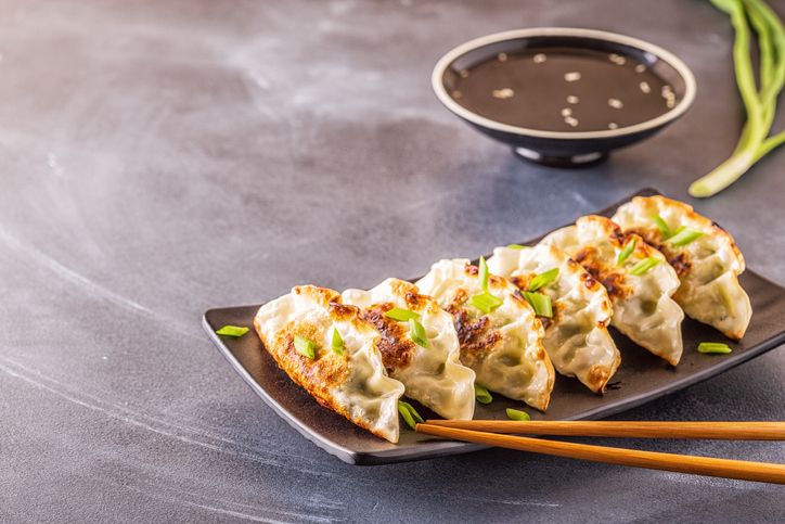 Gyoza: Perjalanan Pangsit Legendaris yang Menjadi Primadona di Meja Modern