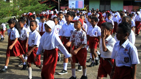 MK Tegaskan Hak Anak atas Pendidikan Gratis di Sekolah Negeri dan Swasta