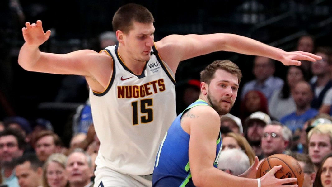 Berita Basket : Luka Doncic Pimpin Lakers Menang Telak atas Nuggets yang Kehilangan Jokic