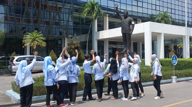 Ribuan Buruh di Bekasi Gelar Aksi Solidaritas Tolak PHK Massal di Yamaha Musik