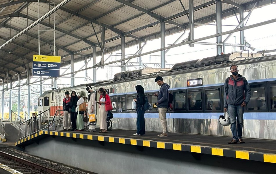 Daop VI Yogyakarta Operasikan 10 Kereta Api Stainless Steel Modern