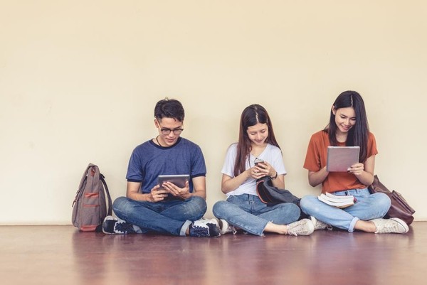 Gadget dan Status Sosial di Era Digital