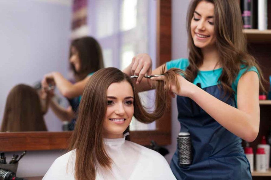 Rekomendasi Model Rambut Ikal Wanita dan Cara Perawatannya