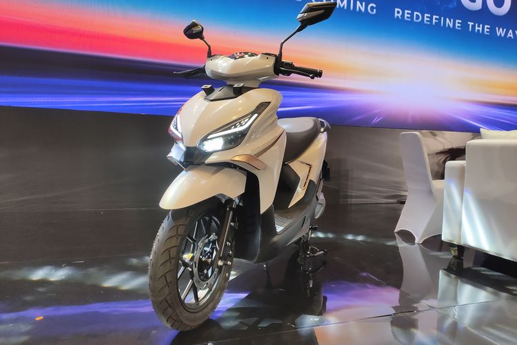 Yadea Luncurkan Velax: Motor Listrik Canggih yang Revolusioner di IIMS 2025 dengan Fitur Tahan Air dan Energi Efisien