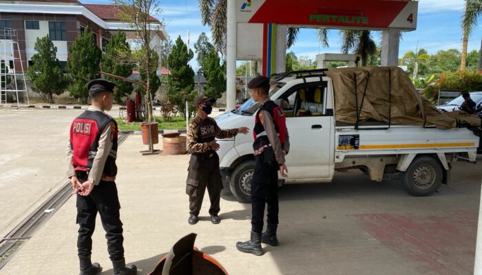 Cegah Keributan, Tim Patroli Presisi Polres Bartim Berikan Edukasi Tertib Antrian BBM di SPBU