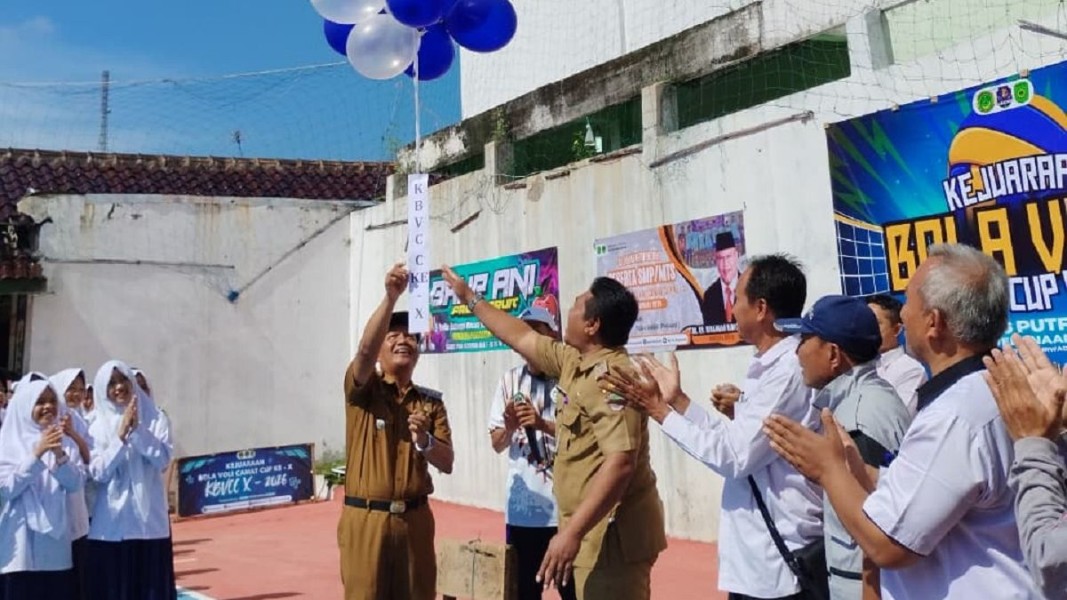 Puluhan Tim Voli Perebutkan Piala Camat Dan Beasiswa MA PUI Banjarsari