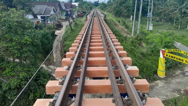 KAI Gantikan Bantalan Rel Kayu dengan Bahan Sintetis: Solusi Ramah Lingkungan dan Tahan Cuaca Ekstrem