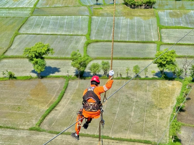 Selama Ramadan PLN Jaga Pasokan Listrik Agar Ibadah Di Sumbawa Andal