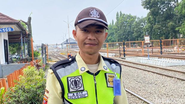 KAI Services Apresiasi Aksi Heroik Petugas Kebersihan yang Selamatkan Pria ODGJ di Rel Kereta Stasiun Lubuk Buaya, Padang