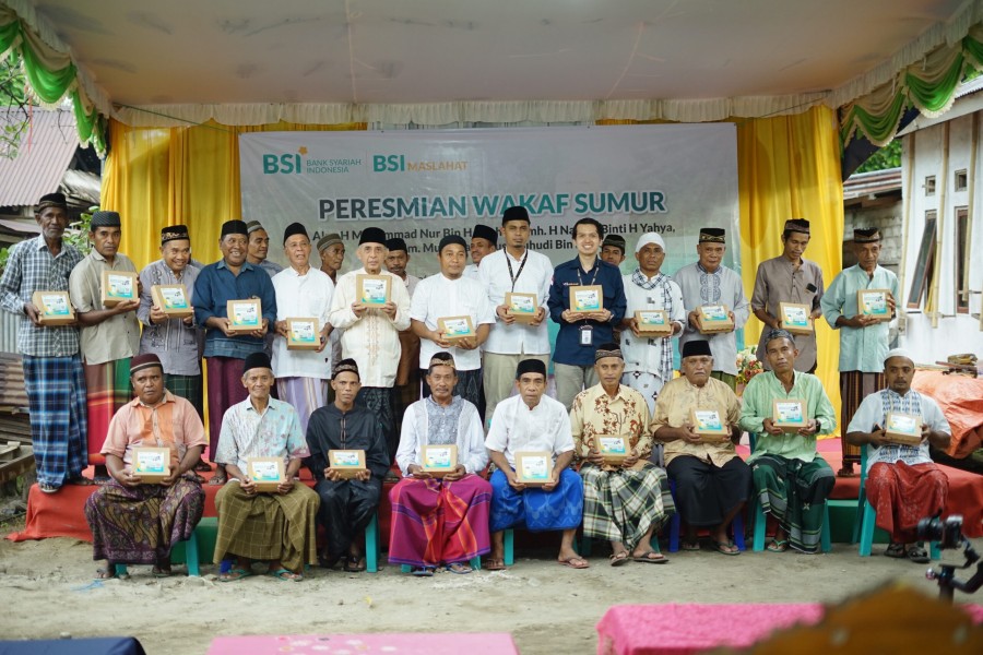 BSI Maslahat Resmikan Wakaf Sumur dan Santunan Dhuafa untuk Warga Ende
