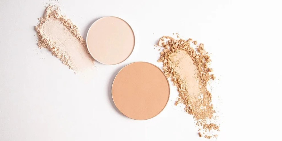 Pilihan 3 Wardah Bedak Tabur Agar Makeup Kulit Sawo Matang Tahan Lama