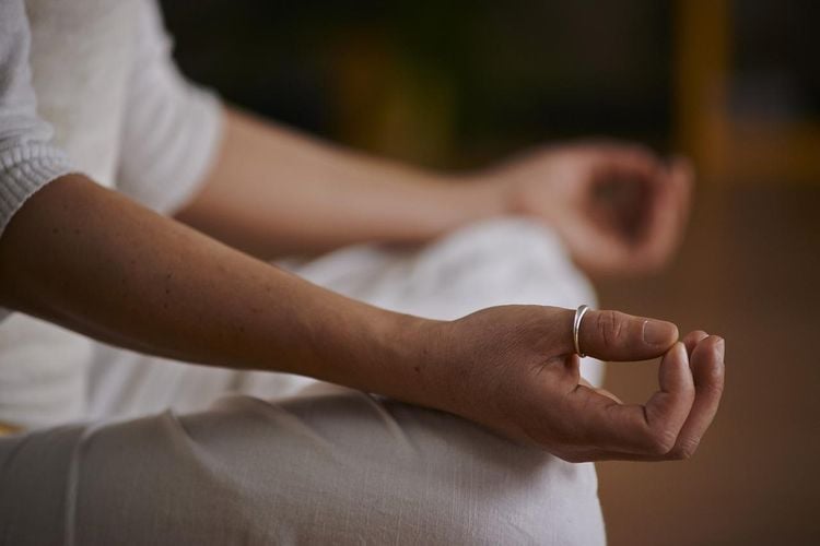 4 Cara Efektif Membersihkan Aura Negatif Agar Energi Positif Mengalir