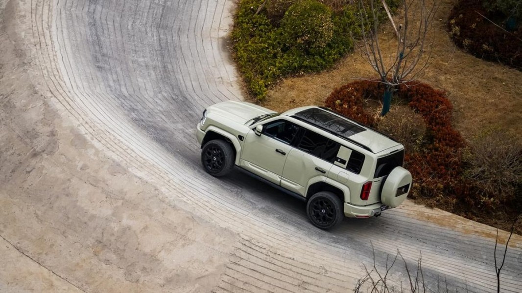 BYD Resmi Perkenalkan Denza B5, SUV Hybrid Premium di Indonesia