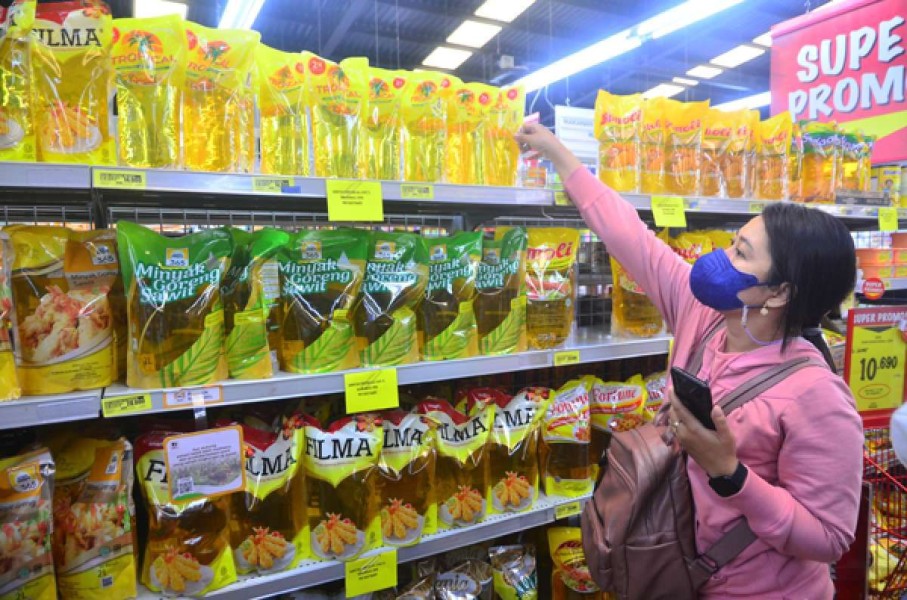 Lonjakan Harga Minyak Goreng di Cirebon: Pedagang dan Konsumen Semakin Tertekan