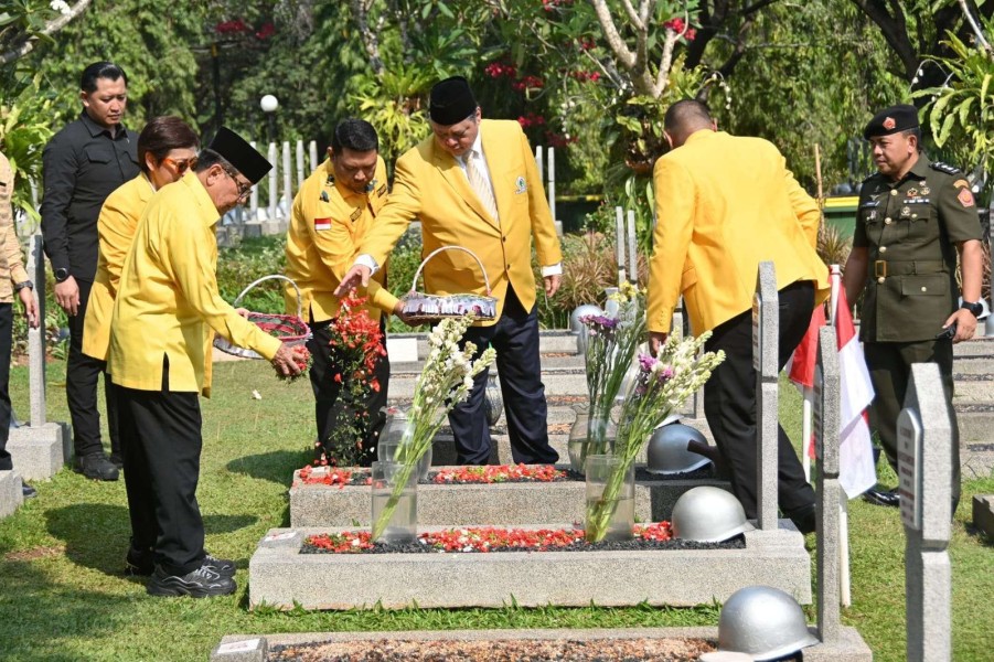 Golkar Peringati HUT ke-61 dengan Ziarah TMP Kalibata
