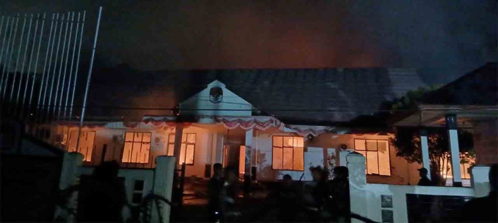 Logistik Pemilu Aman Pasca Kebakaran Kantor KPU Buru, Penyelidikan Masih Berlangsung