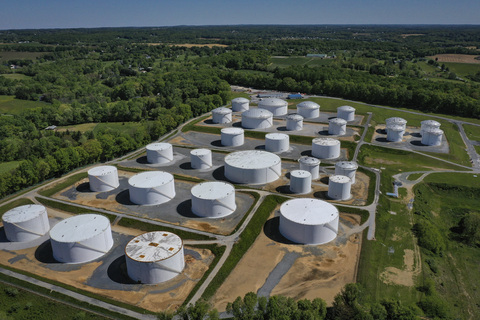 Harga Minyak Dunia Anjlok, OPEC+ Sepakat Tambah Produksi hingga 400 Ribu Barel per Hari