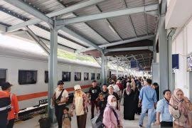 Lonjakan Pemesanan Tiket Kereta Api Warnai Libur Nataru 2025