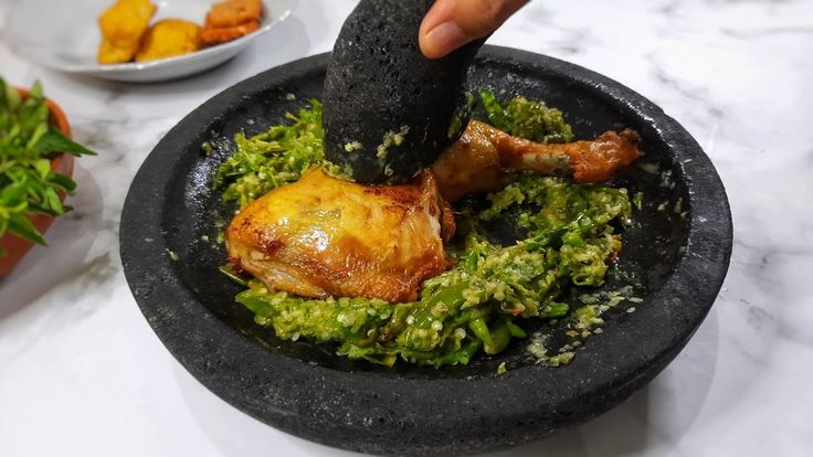 Ayam Penyet Sambal Ijo Madang: Kuliner Juara dari Sentul