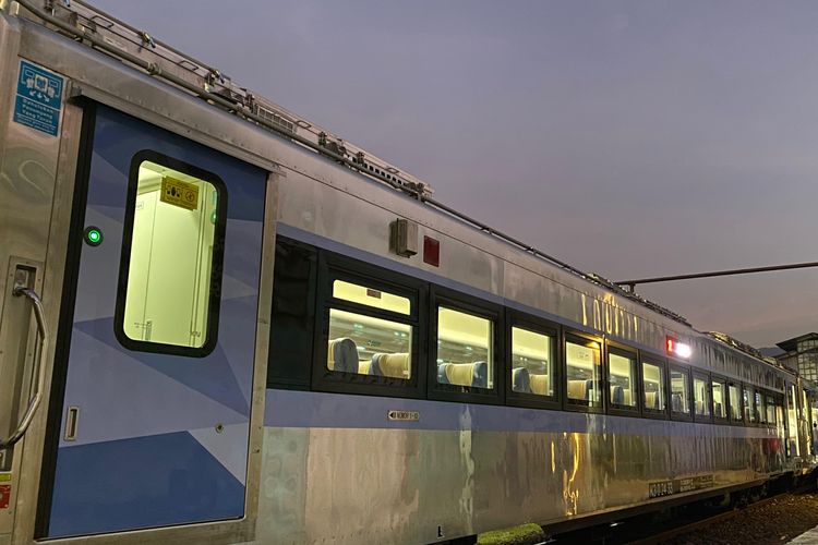 Kereta Api Tegal Bahari Tampil Modern dengan Sarana Baru