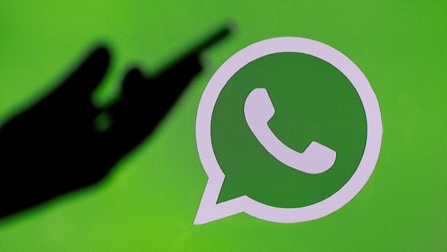 Menkominfo Meutya Hafid Menanggapi Isu Pembatasan Layanan WhatsApp