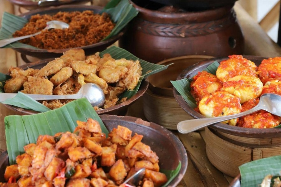 Menjelajahi 7 Destinasi Kuliner Strategis Untuk Bukber Di Sekitar UNESA Ketintang