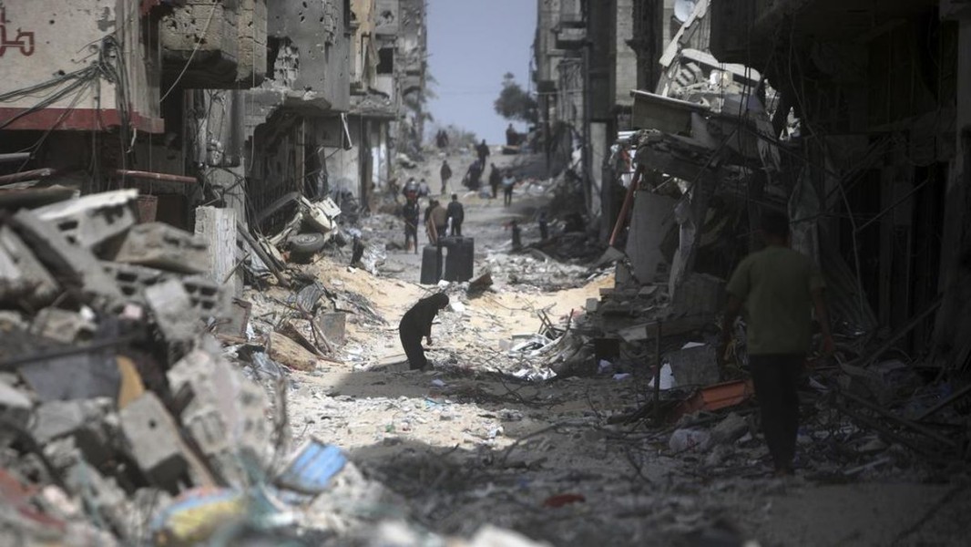 Israel Hujani Gaza dengan Serangan Udara, Sekolah dan Klinik Jadi Sasaran: Korban Tewas Tembus 50 Ribu Jiwa