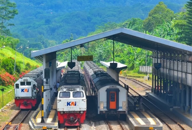 KAI Rilis Tiket Kereta Ekonomi Kerakyatan Lebaran 2026 Cek Rute Jadwal Kereta