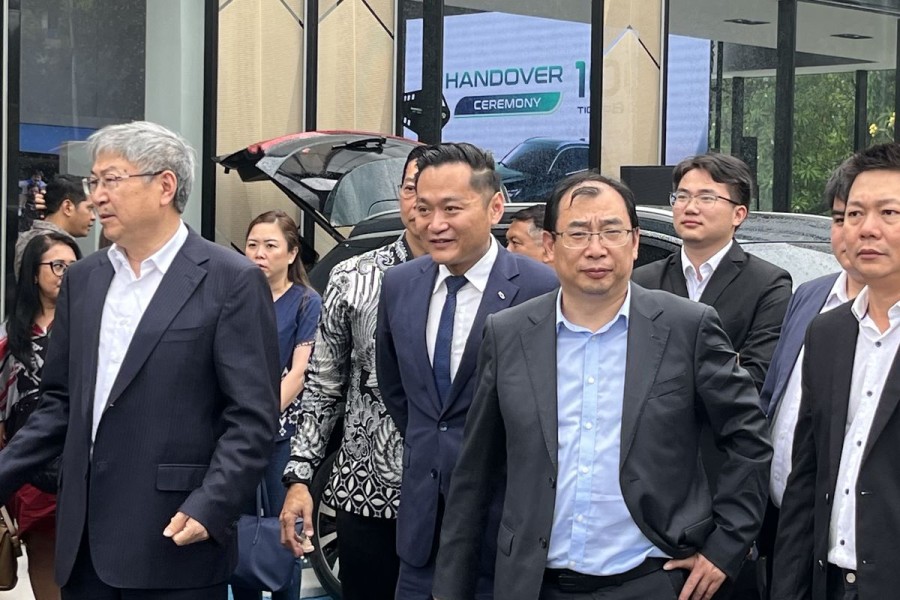 Chery Resmi Serahkan Unit Pertama Tiggo 8 PHEV di Indonesia, Di Tunjukkan Ke Presiden Prabowo