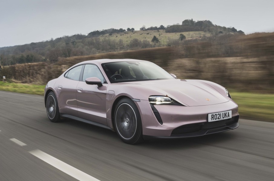 Penjualan Mobil Listrik Porsche Meningkat di 2025