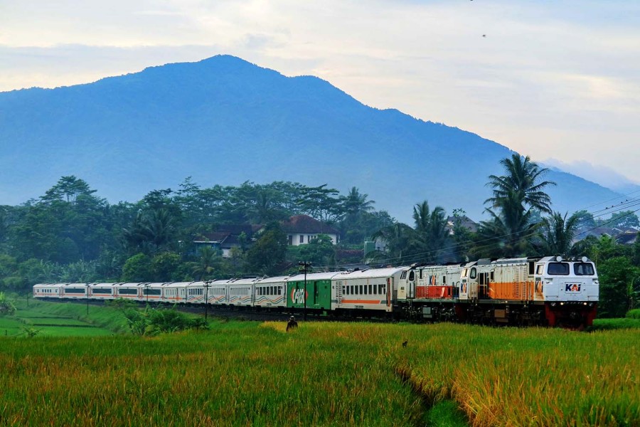 KAI Angkut 240 Juta Penumpang dalam 6 Bulan