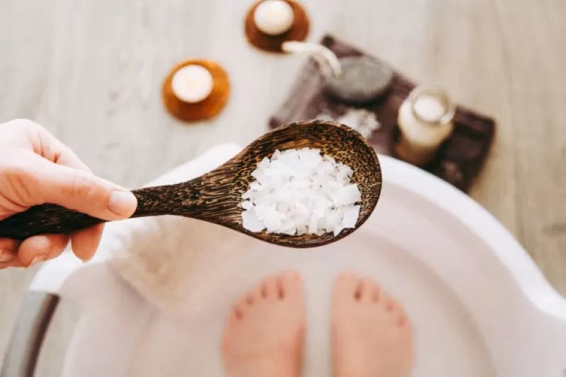 7 Khasiat Mandi Air Garam untuk Kesehatan Tubuh dan Pikiran