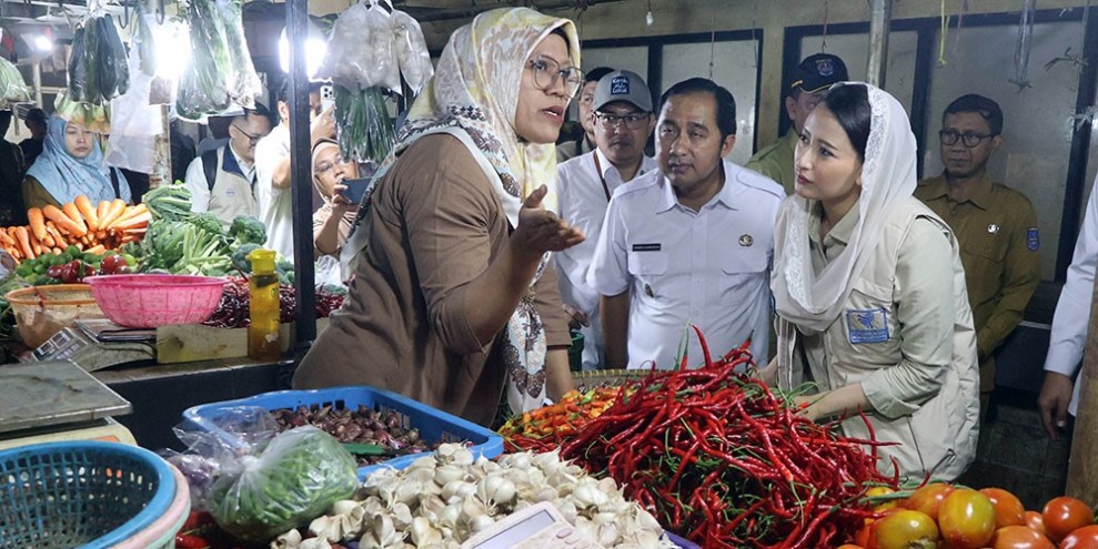 Wamendag Tinjau Harga Sembako di Pasar Cisalak Depok Jelang Ramadan 1447 H