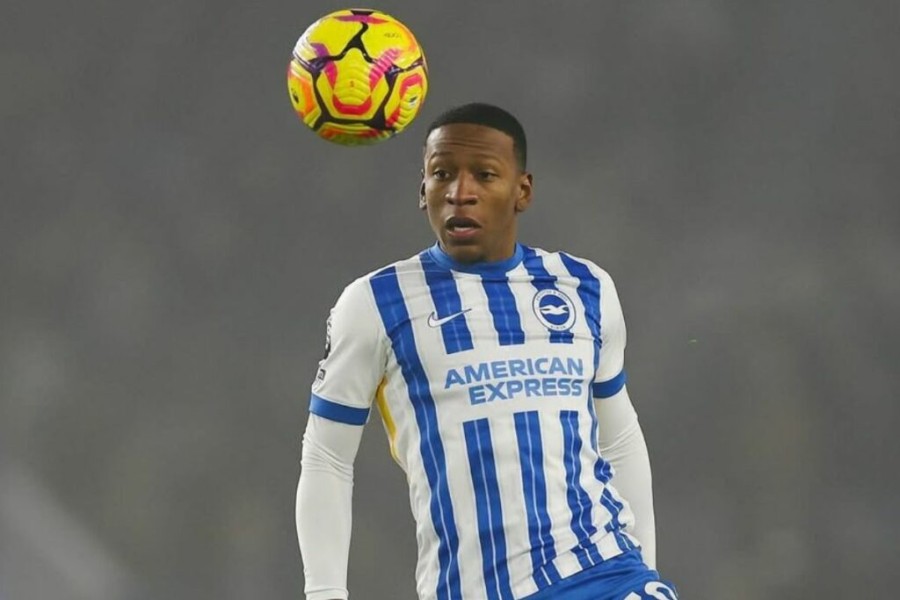 Manchester United Mengincar Pervis Estupinan