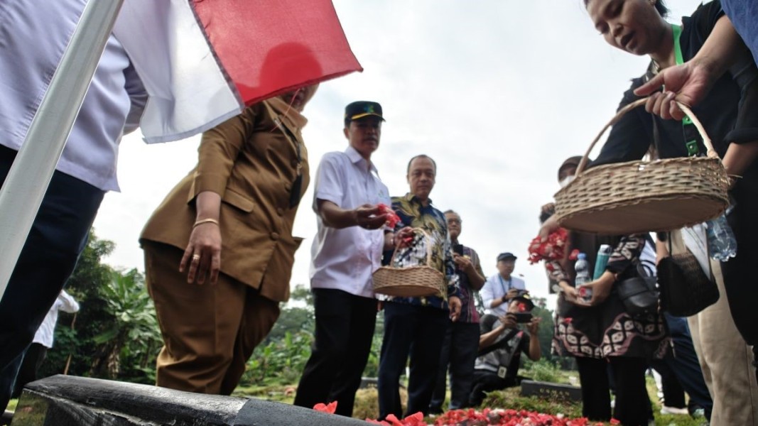 Wamenkes Pimpin Tabur Bunga Kenang Nakes Gugur Selama Pandemi COVID-19