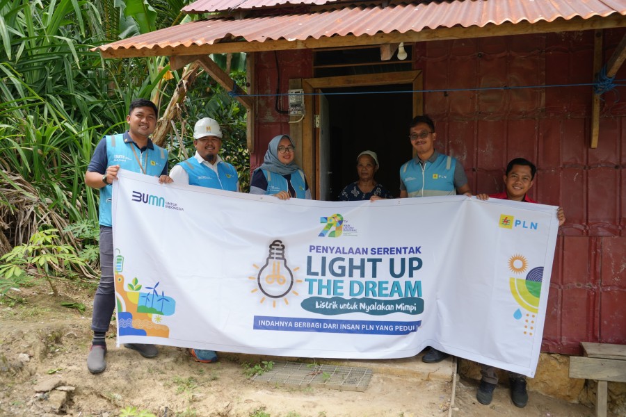 PLN UID Kaltimra Hadirkan Kebahagiaan bagi 246 Keluarga Prasejahtera di Kaltim dan Kaltara dengan Program Light Up The Dream