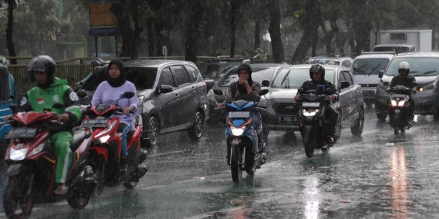 Hujan Diprediksi Guyur Seluruh Jakarta Hingga Sore Hari