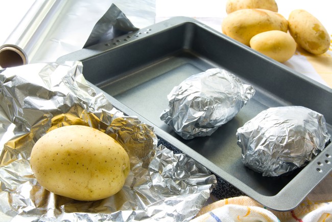 Tak Selalu Aman, Ini Daftar Makanan yang Sebaiknya Tak Dimaksa Pakai Aluminium Foil