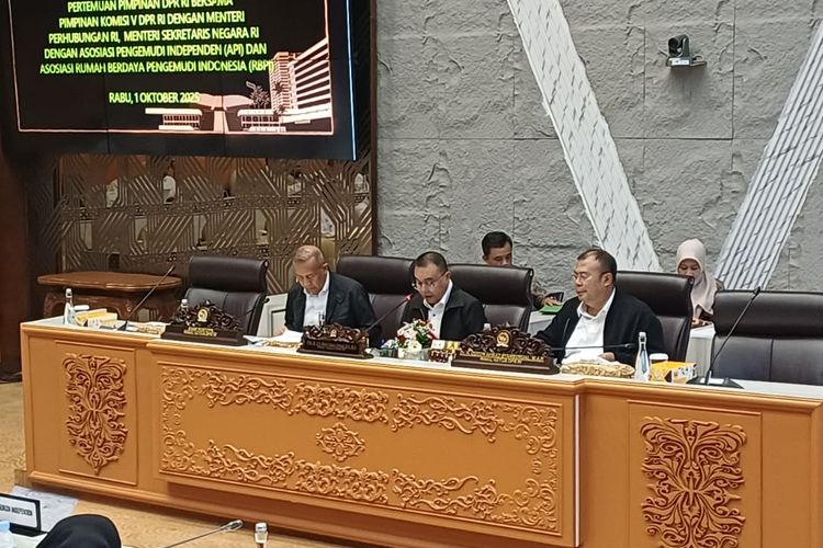 DPR dan Pemerintah Bahas Revisi UU LLAJ Bersama Sopir