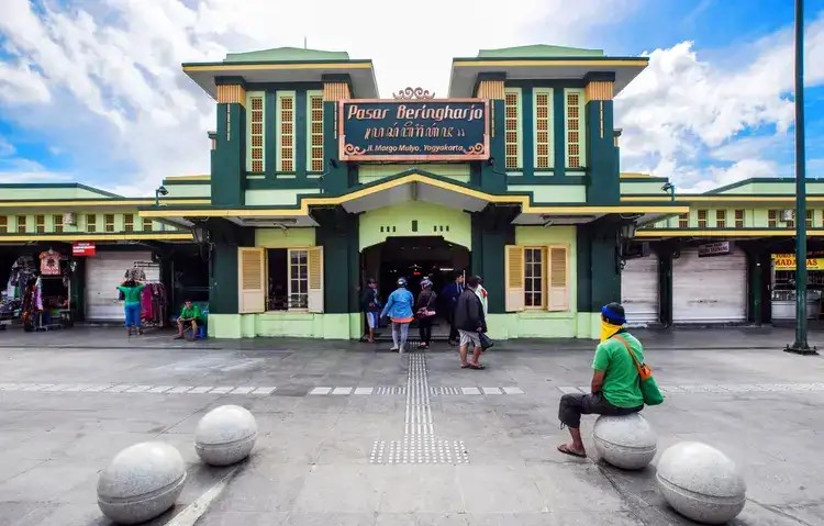 Menyusuri 10 Kuliner Legendaris Pasar Beringharjo, Dari Soto Hingga Pecel