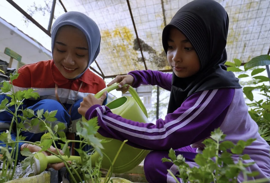 Hari Anak Nasional Dimeriahkan Pertamina Dengan Pagelaran Seni Anak Bertema Energi Terbarukan Di Berbagai Sekolah Dasar