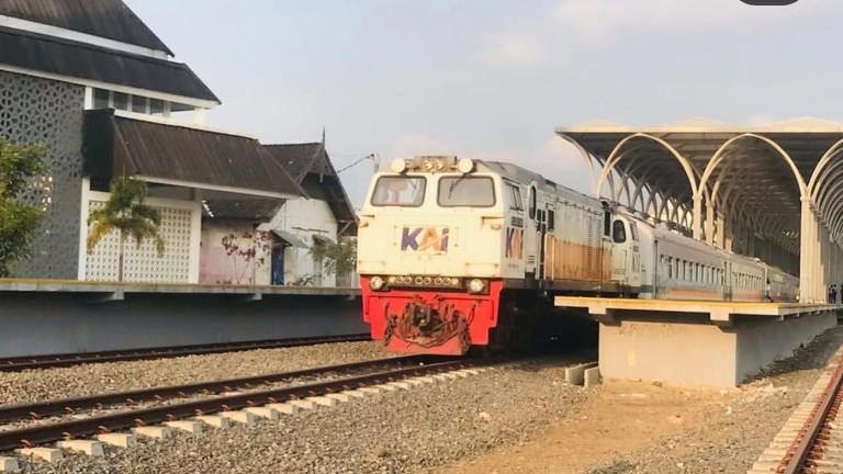 KA Cikuray Garut–Jakarta: Kereta Ekonomi Cepat, Nyaman, dan Terjangkau