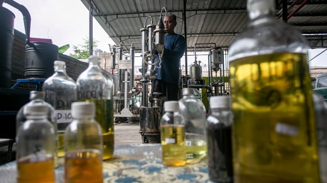 Inovasi Doni Eko Ubah Sampah Plastik Jadi BBM untuk Warga