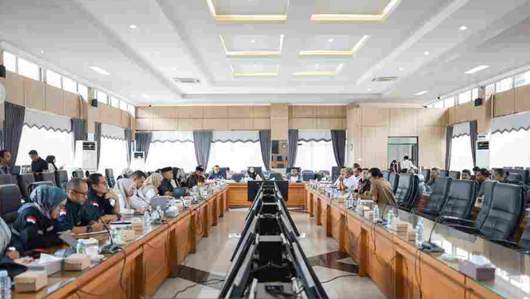 Krisis Lingkungan: DPRD Kalsel Gelar Rapat Bahas Kontroversi Tambang PT Merge Mining Industri di Banjar