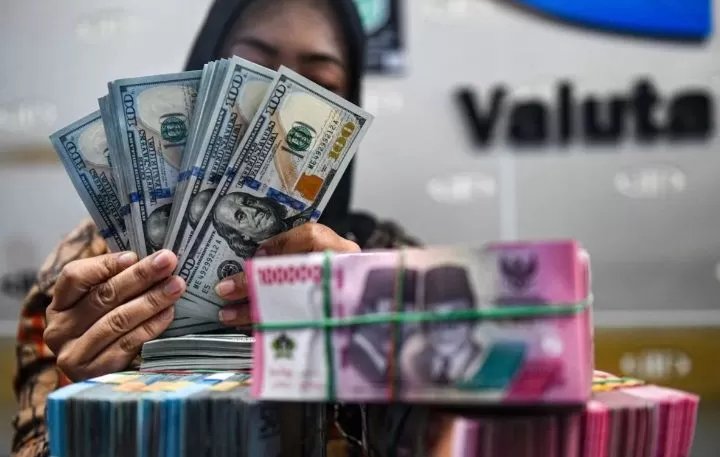 Pergerakan Rupiah Terhadap Dolar AS Hari Ini Dipengaruhi Sentimen Global Terkini