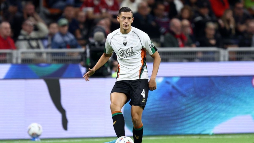 Venezia Pasang Harga Tinggi untuk Jay Idzes