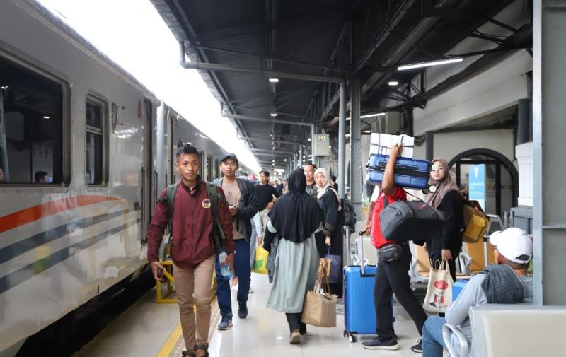 Jelang Natal dan Tahun Baru: Penjualan Tiket Kereta Api Capai 710.694 Unit