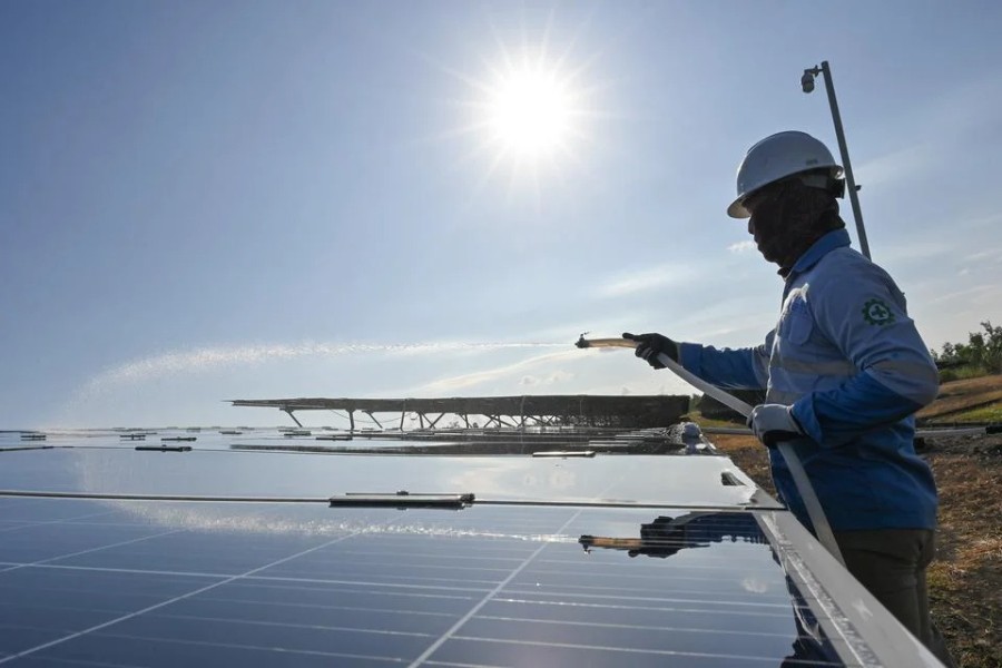 Pengembangan PLTS 100 GW Tingkatkan Industri Domestik dan Lapangan Kerja