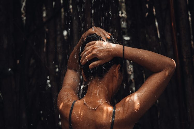Manfaat Sejati Mandi Malam bagi Tubuh dan Kesehatan